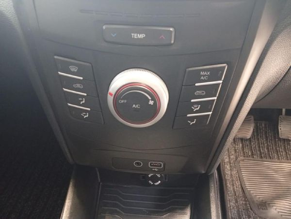 2023-Mahindra-XUV-300-12T-W6 image:19