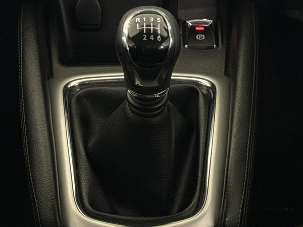 2016-Nissan-Qashqai-12T-Visia image:10