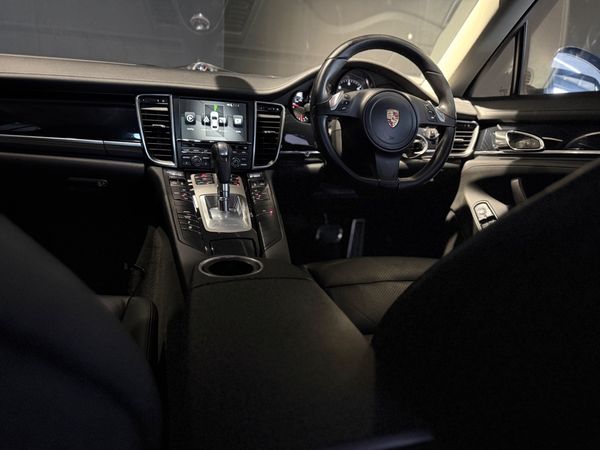 2013-Porsche-Panamera-Diesel-Auto image:24