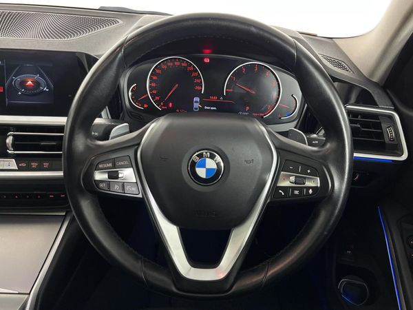 2019-BMW-3-Series-330i image:12