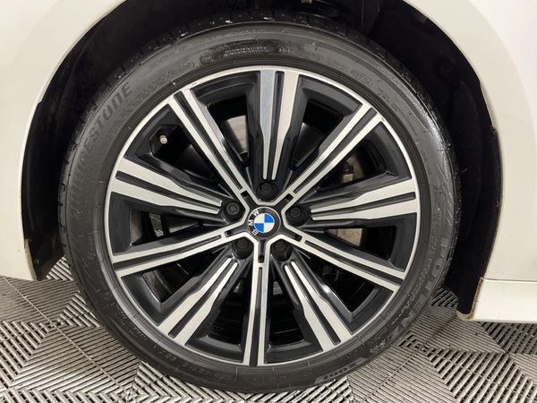 2019-BMW-3-Series-330i image:4