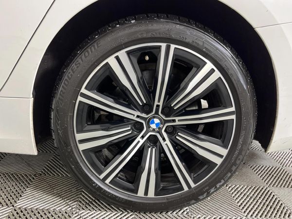 2019-BMW-3-Series-330i image:6