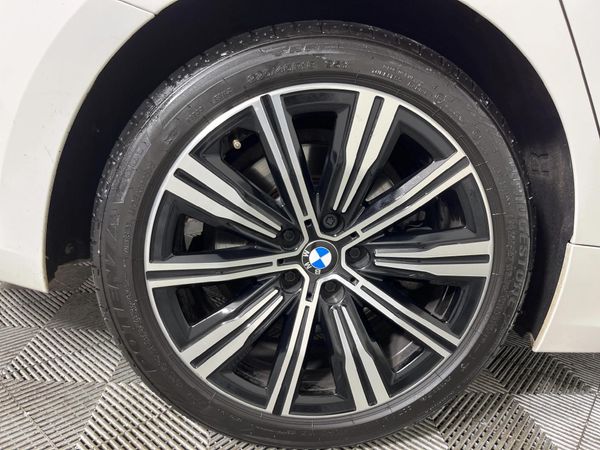 2019-BMW-3-Series-330i image:7