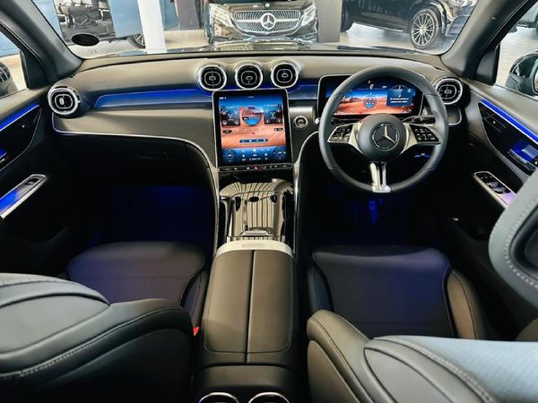2025-Mercedes-Benz-GLC-220D-4Matic image:2
