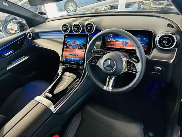 2025-Mercedes-Benz-GLC-220D-4Matic image:3