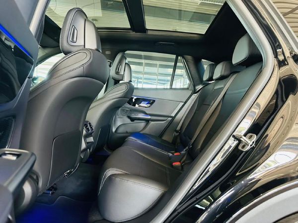 2025-Mercedes-Benz-GLC-220D-4Matic image:5