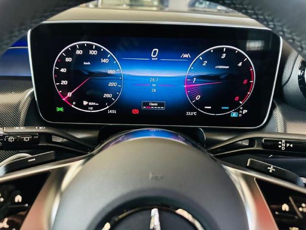 2025-Mercedes-Benz-GLC-220D-4Matic image:6