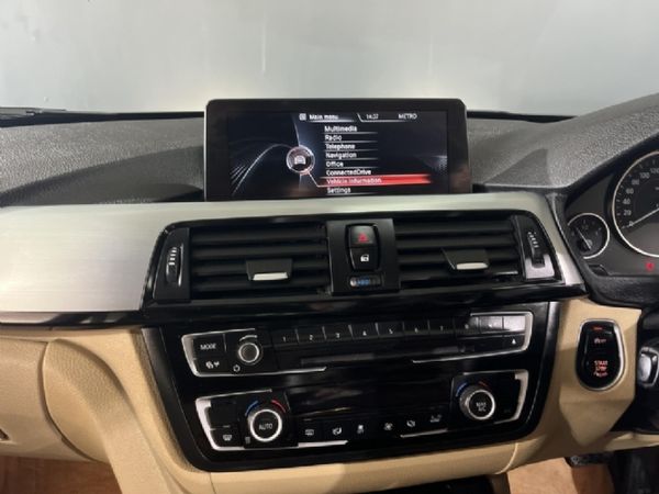 2015-BMW-4-Series-420i-Coupe-Auto image:10