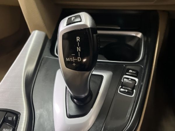 2015-BMW-4-Series-420i-Coupe-Auto image:13