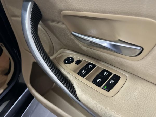 2015-BMW-4-Series-420i-Coupe-Auto image:14