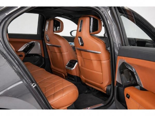 2023-BMW-i7-xDrive-60-M-Sport image:12