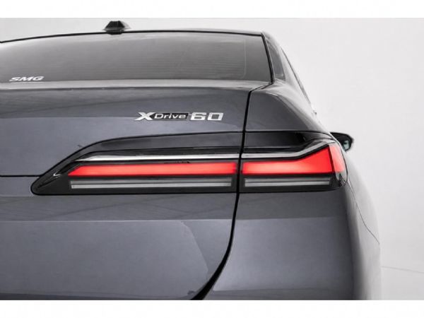 2023-BMW-i7-xDrive-60-M-Sport image:6
