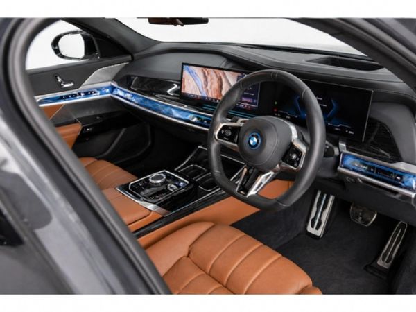2023-BMW-i7-xDrive-60-M-Sport image:7
