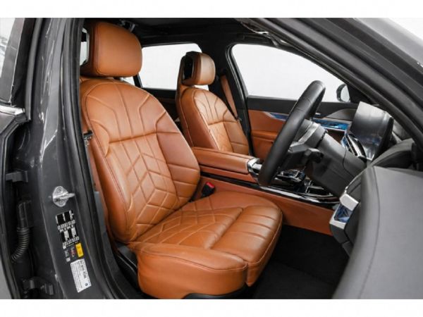 2023-BMW-i7-xDrive-60-M-Sport image:8