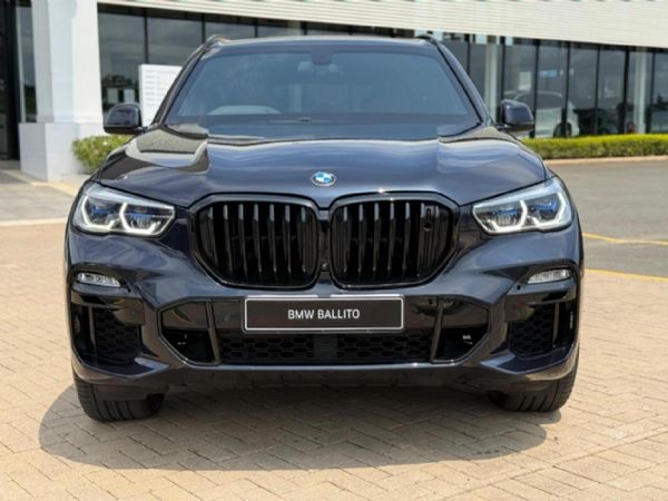 2022-BMW-X5-M50i image:1