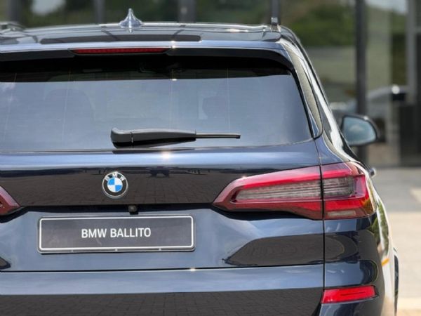 2022-BMW-X5-M50i image:4