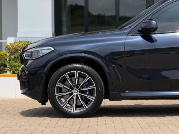 2022-BMW-X5-M50i image:5