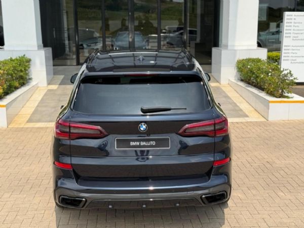 2022-BMW-X5-M50i image:8