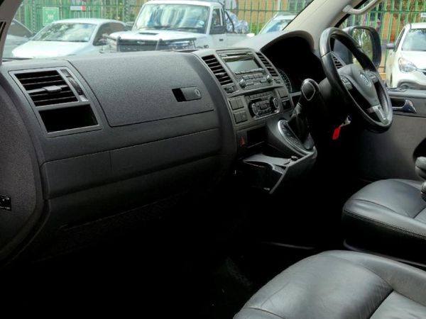 2014-Volkswagen-Caravelle-T5-20-BiTDI-Auto image:11