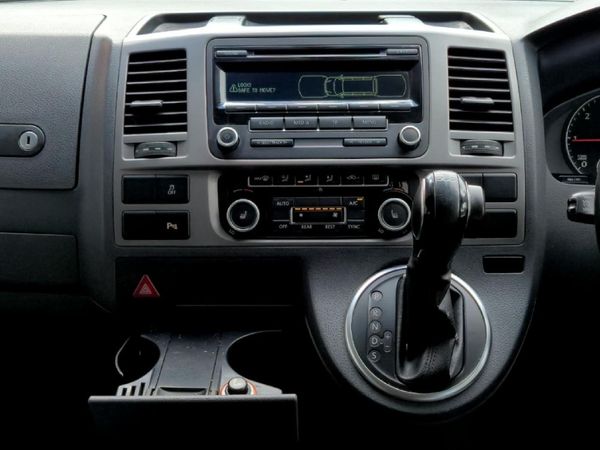 2014-Volkswagen-Caravelle-T5-20-BiTDI-Auto image:12