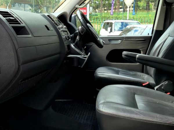 2014-Volkswagen-Caravelle-T5-20-BiTDI-Auto image:13
