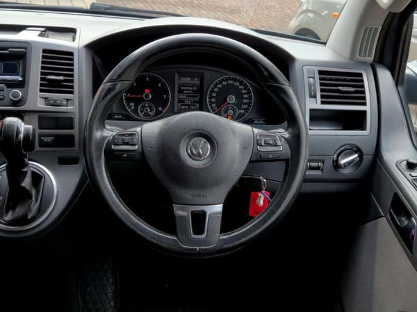 2014-Volkswagen-Caravelle-T5-20-BiTDI-Auto image:15