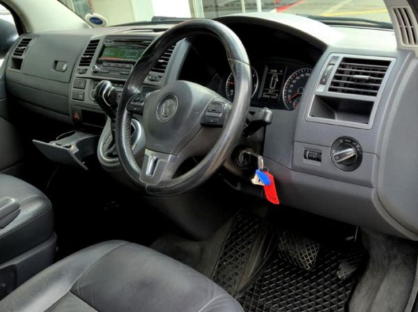 2014-Volkswagen-Caravelle-T5-20-BiTDI-Auto image:16