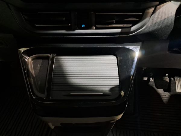 2025-Ford-Tourneo-Custom-Active image:10