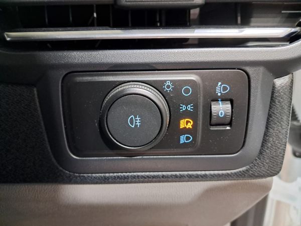 2025-Ford-Tourneo-Custom-Active image:11