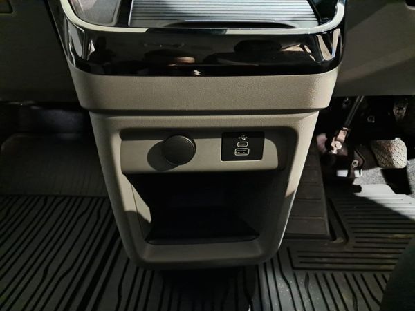 2025-Ford-Tourneo-Custom-Active image:12