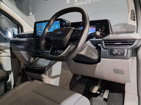 2025-Ford-Tourneo-Custom-Active image:13