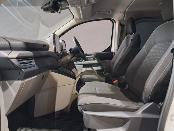 2025-Ford-Tourneo-Custom-Active image:18