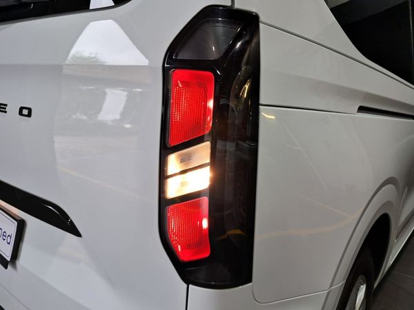 2025-Ford-Tourneo-Custom-Active image:3