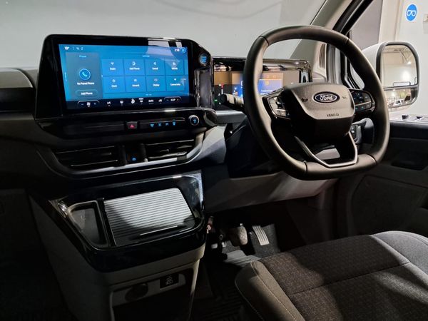 2025-Ford-Tourneo-Custom-Active image:7