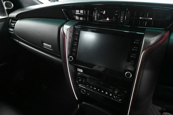 2025-Toyota-Fortuner-28-GD-6-RB-Auto image:9