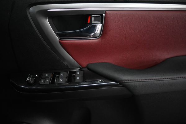 2025-Toyota-Fortuner-28-GD-6-RB-Auto image:10