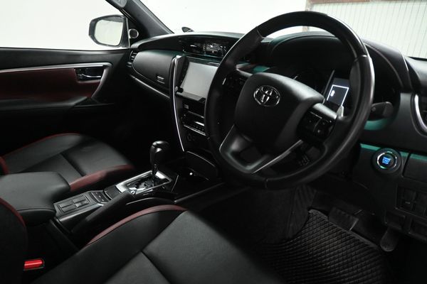 2025-Toyota-Fortuner-28-GD-6-RB-Auto image:5