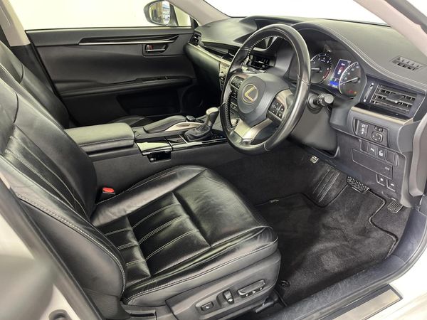 2018-Lexus-ES-250 image:9