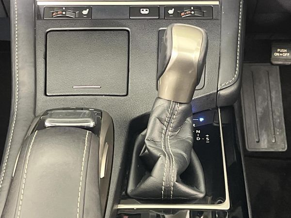 2018-Lexus-ES-250 image:10