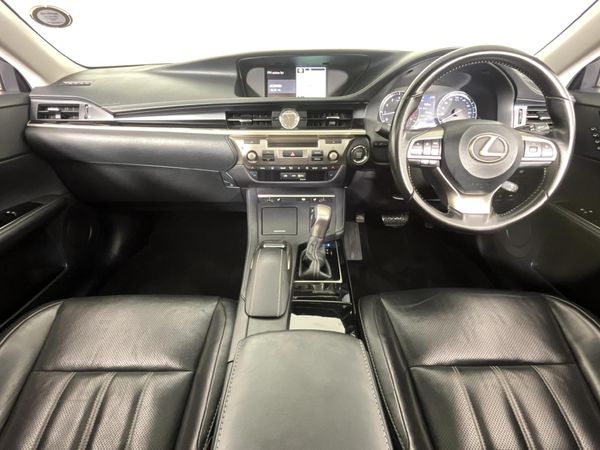 2018-Lexus-ES-250 image:1
