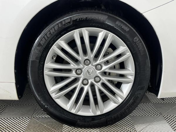2018-Lexus-ES-250 image:4
