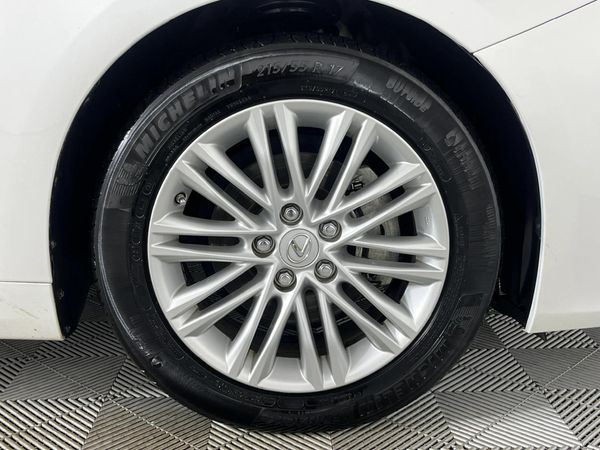 2018-Lexus-ES-250 image:5