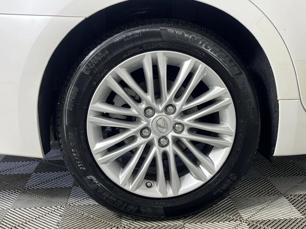 2018-Lexus-ES-250 image:7