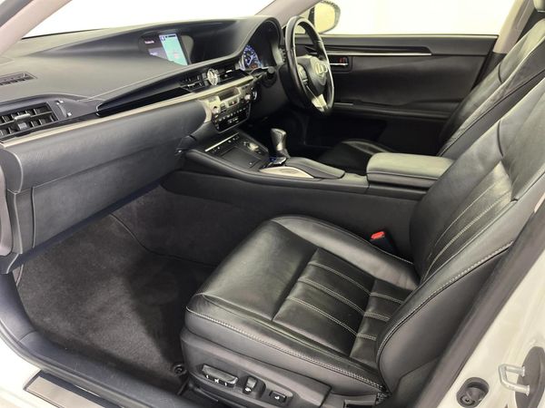 2018-Lexus-ES-250 image:8