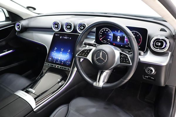 2024-Mercedes-Benz-C-Class-C220d-Avantgarde image:12