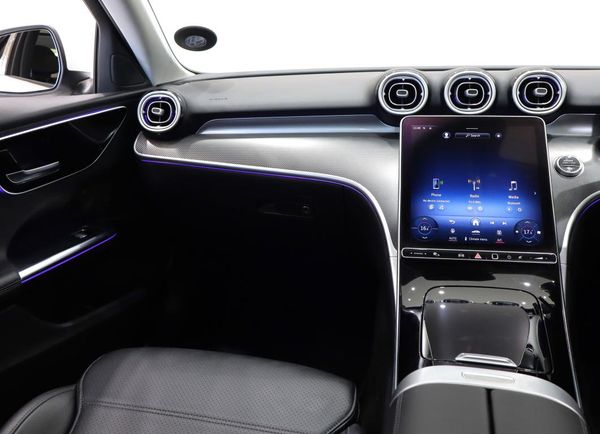 2024-Mercedes-Benz-C-Class-C220d-Avantgarde image:13
