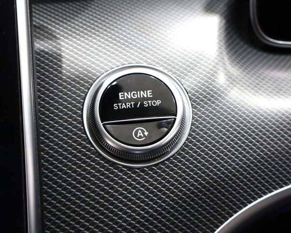 2024-Mercedes-Benz-C-Class-C220d-Avantgarde image:17