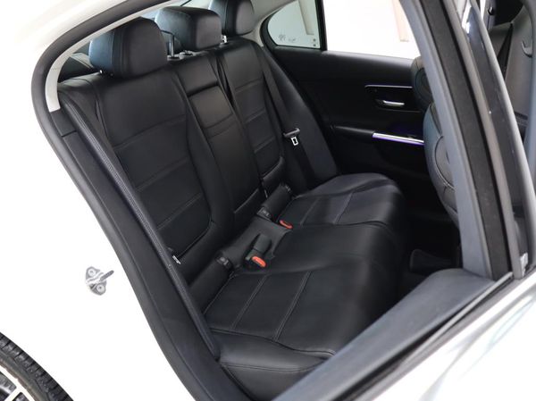 2024-Mercedes-Benz-C-Class-C220d-Avantgarde image:23