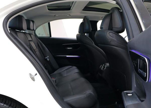 2024-Mercedes-Benz-C-Class-C220d-Avantgarde image:24