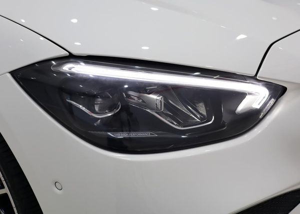 2024-Mercedes-Benz-C-Class-C220d-Avantgarde image:8